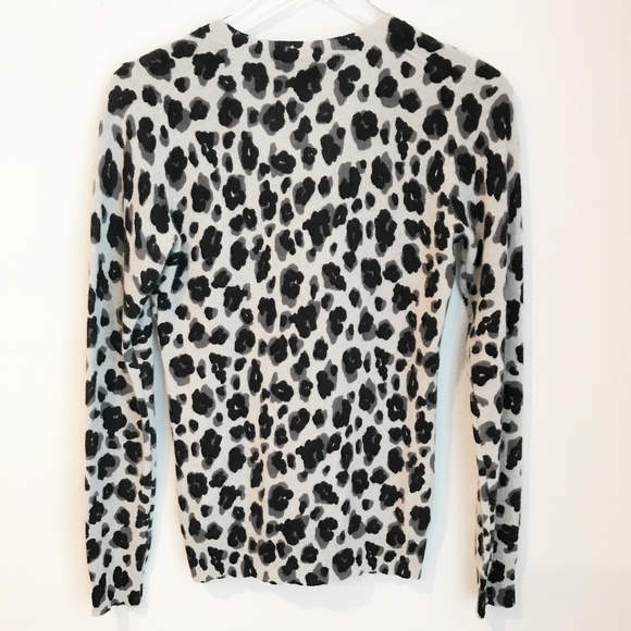 Rachel Zoe 100% Cashmere Snow Leopard Print V Neck Long Sleeve Sweater Size XS - Picture 2 of 7